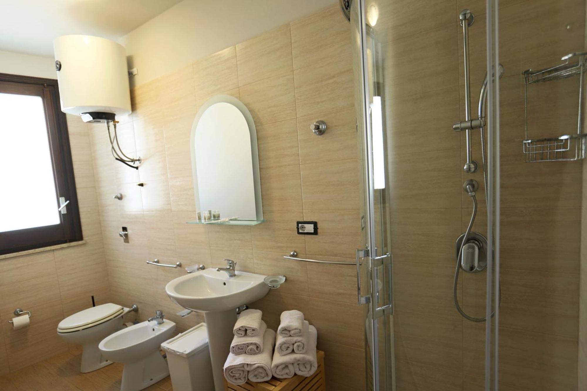 Le Chiavi - Rooms Эриче Экстерьер фото